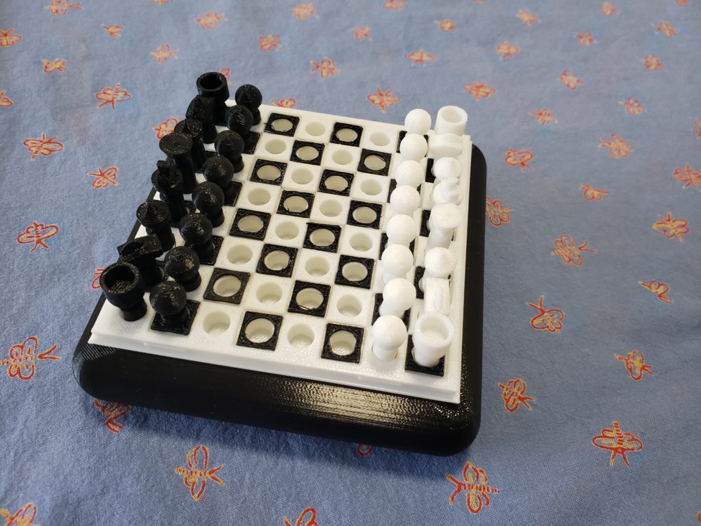 Micro Chess in a Box, Mixed black-and-white set.